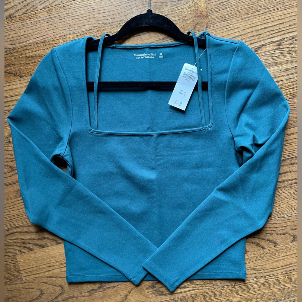 Abercrombie & Fitch Cropped Long Sleeve Shirt